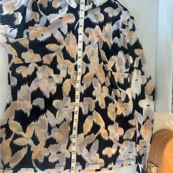 Cabi Mesh Floral High Neck Top Peach/ Black / off white floral patten Size M - Picture 4 of 6